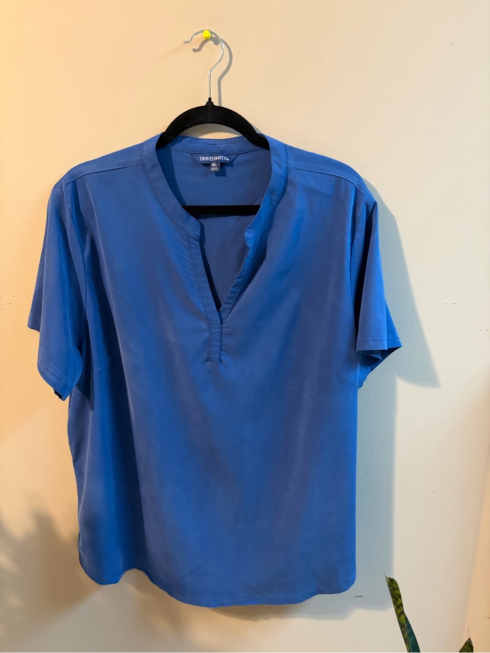 TravelSmith women’s  Blue Short-Sleeve Split-Neck Shirt